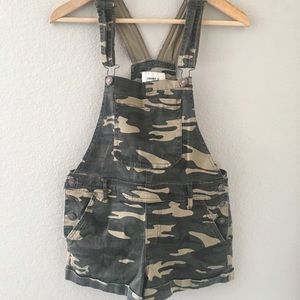 Overall shorts with camo print